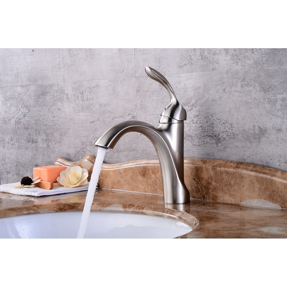 Brushed Nickel Single-Hole Bathroom Faucet, Single-Handle Brass Vanity Faucet with Pop-Up Drain