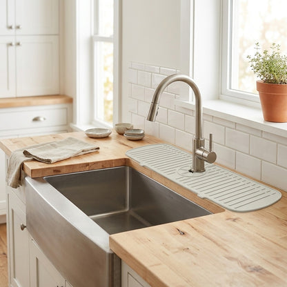 Lagomel drain mat, set in a Modern bathroom