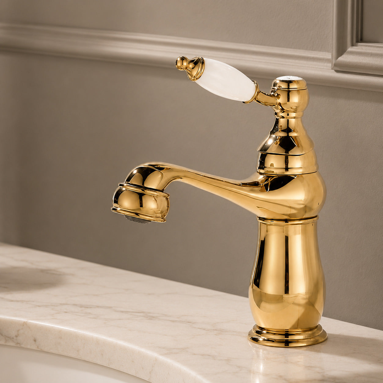 Traditional Single-Hole Bathroom Faucet, Single-Handle Brass Faucet