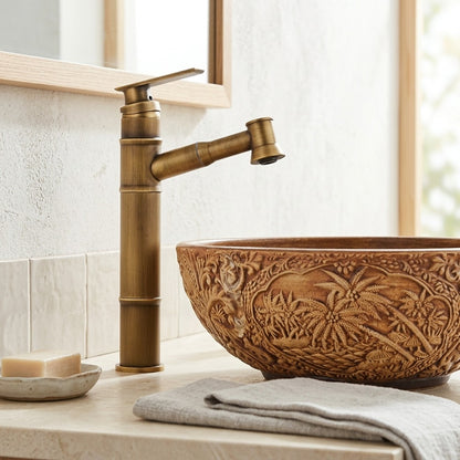 Lagomel pull-out single-hole bathroom faucet, set in a Traditional/Classic/Vintage/Retro bathroom