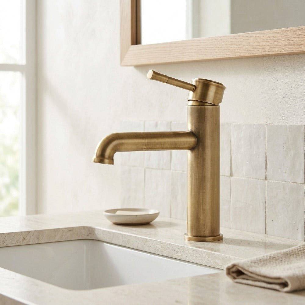 Lagomel pull-out single-hole bathroom faucet in antique brass, chrome, oil-rubbed bronze, brushed gold, set in a Vintage/Retro bathroom