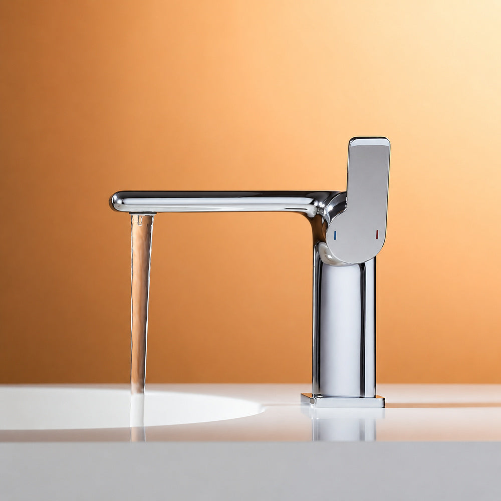 Chrome Modern Single-Hole Bathroom Faucet, Single-Handle Brass Sink Faucet