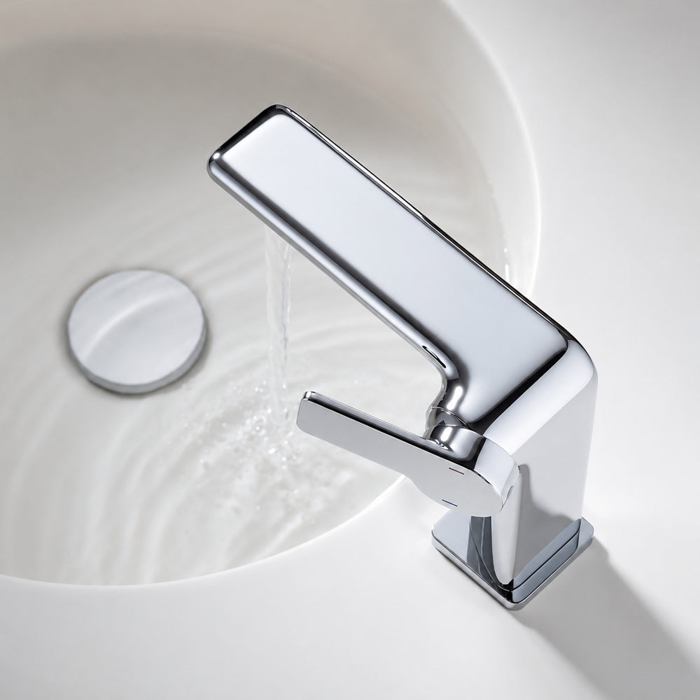 Chrome Modern Single-Hole Bathroom Faucet, Single-Handle Brass Sink Faucet