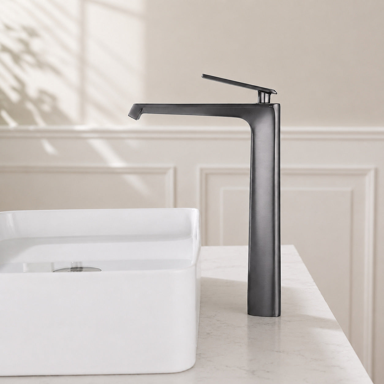 Modern Single-Hole Bathroom Faucet, Gunmetal Single-Handle Brass Faucet