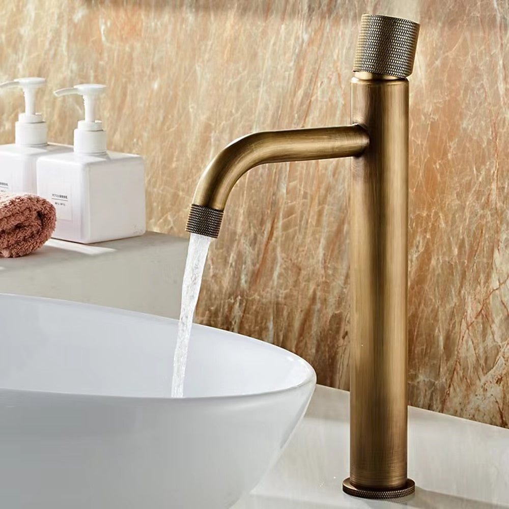 Antique Brass Single-Hole Bathroom Faucet, Knurled Single Knob Basin Faucet with Water Inlet Hoses