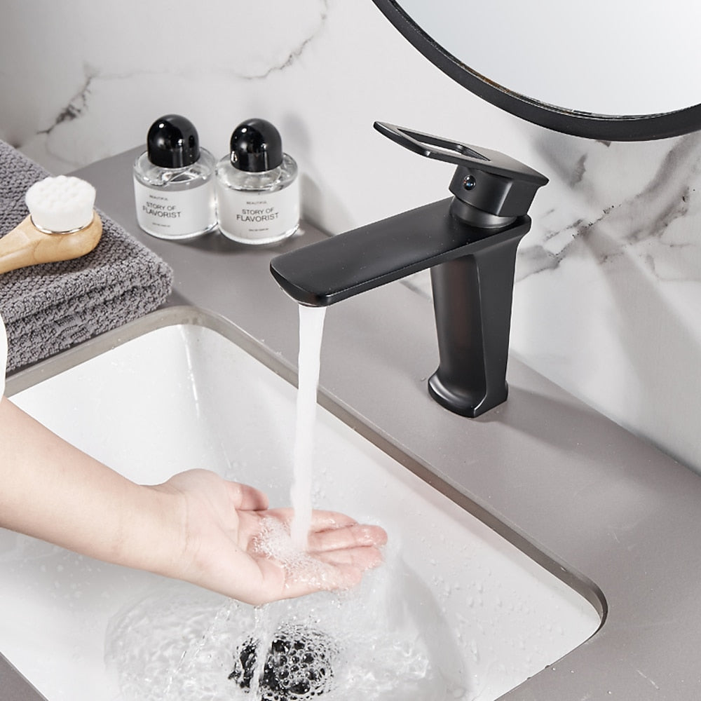 Modern Single-Hole Bathroom Sink Faucet, Single-Handle Brass Basin Faucet, Matte Black / Gunmetal / Chrome