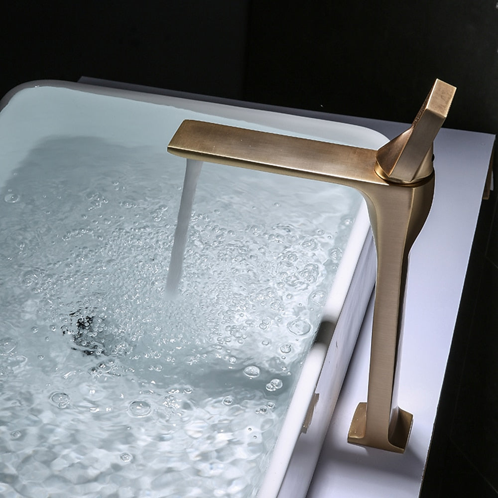 Brushed Gold Modern Bathroom Sink Faucet, Single-Hole Single-Handle Brass Faucet