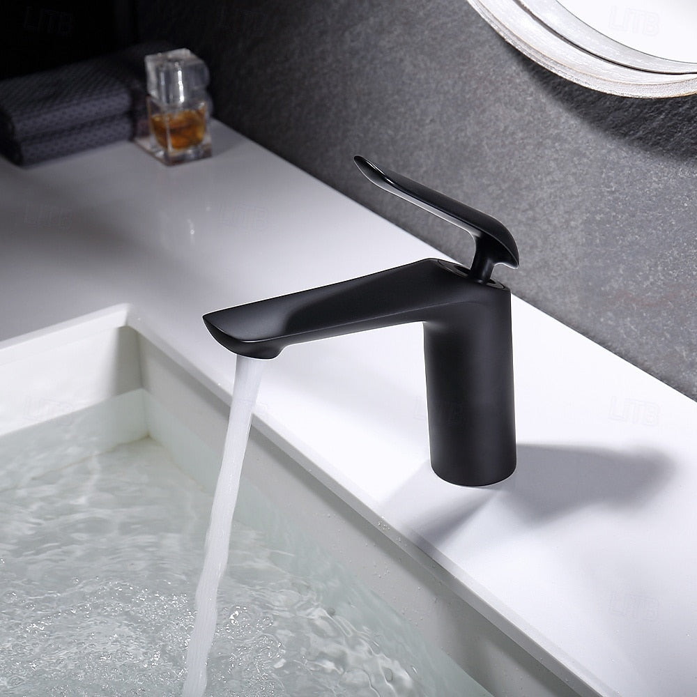 Matte Black Single-Hole Bathroom Faucet, Modern Single-Handle Brass Vanity Faucet