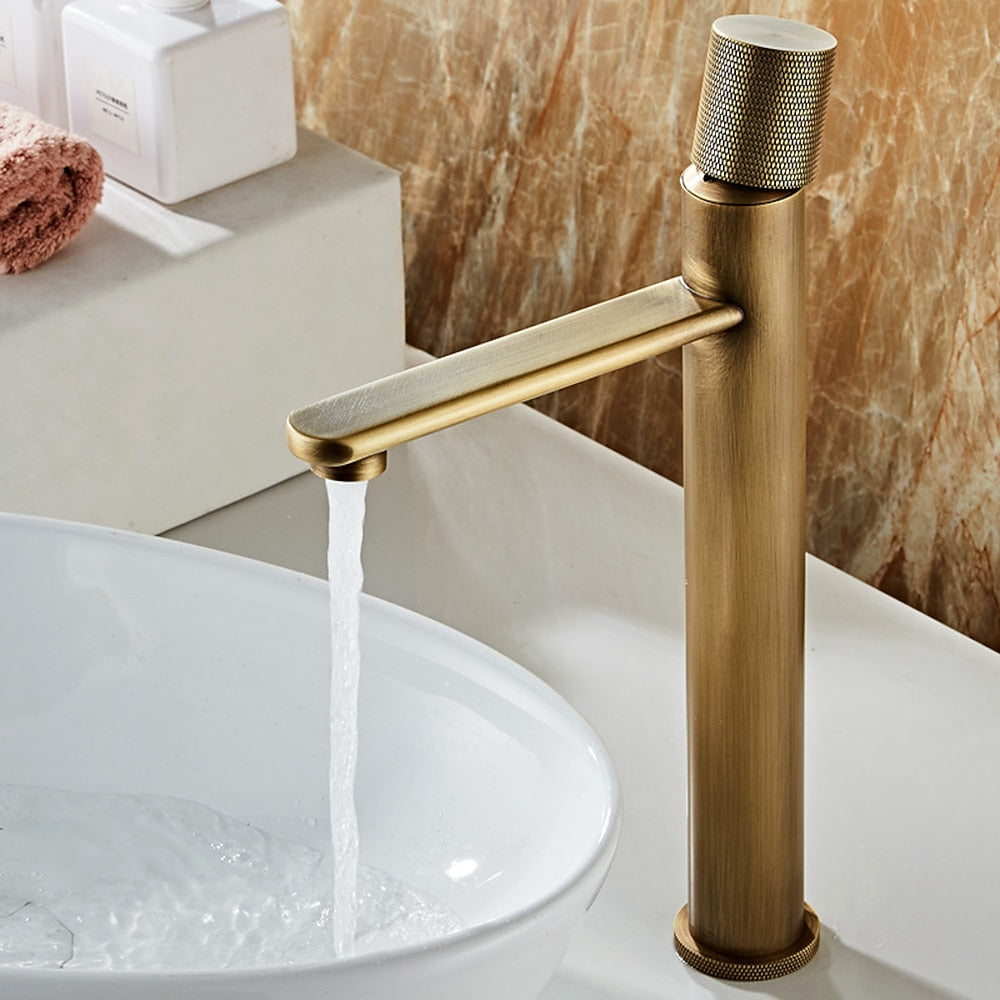 Antique Brass Single-Hole Bathroom Faucet, Knurled Single Knob Basin Faucet with Water Inlet Hoses
