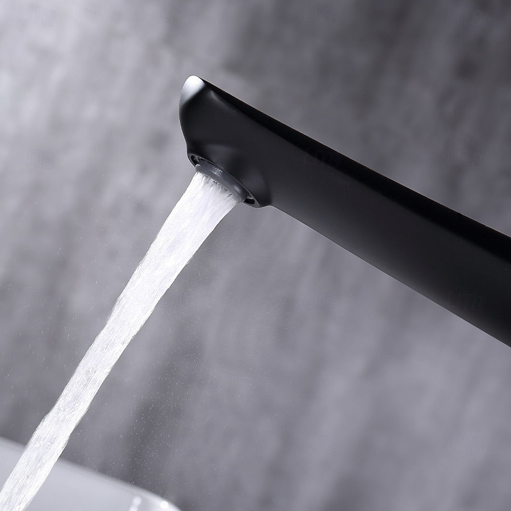 Matte Black Single-Hole Bathroom Faucet, Modern Single-Handle Brass Vanity Faucet