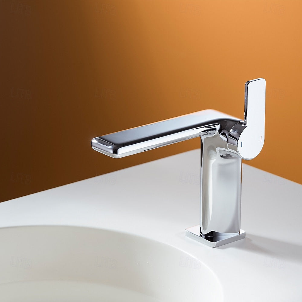 Chrome Modern Single-Hole Bathroom Faucet, Single-Handle Brass Sink Faucet