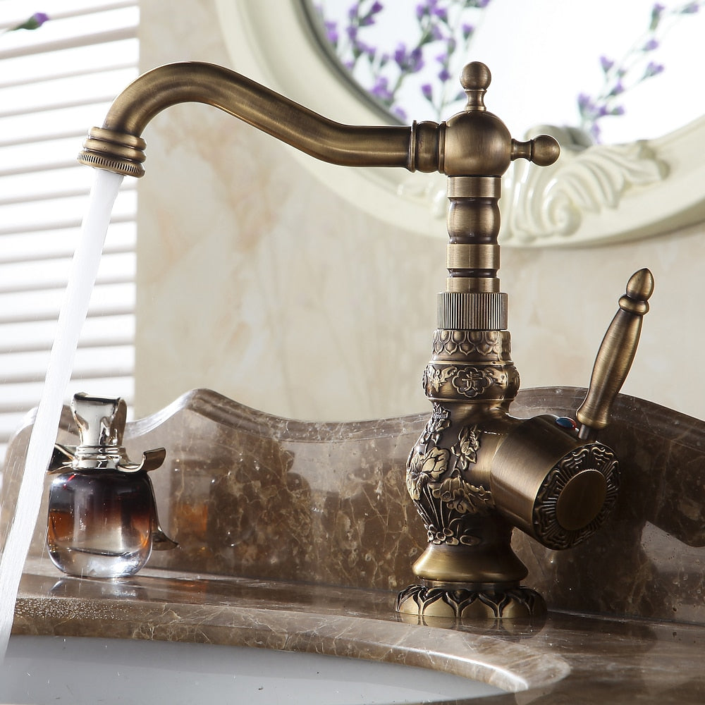 360-Degree Swivel Spout Bathroom Faucet, Single-Handle Vintage Brass Faucet, Antique Brass / Copper