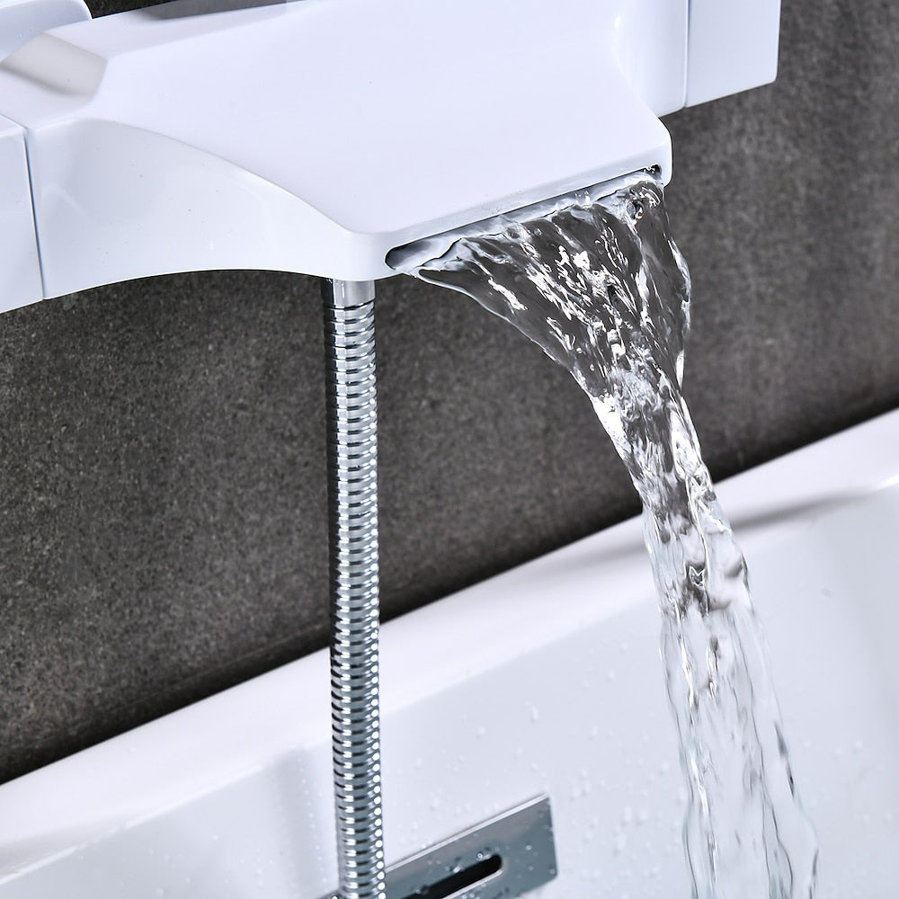 Modern Single-Hole Kitchen Faucet, Dual-Handle Pull-Down Sprayer Faucet with Swivel Spout