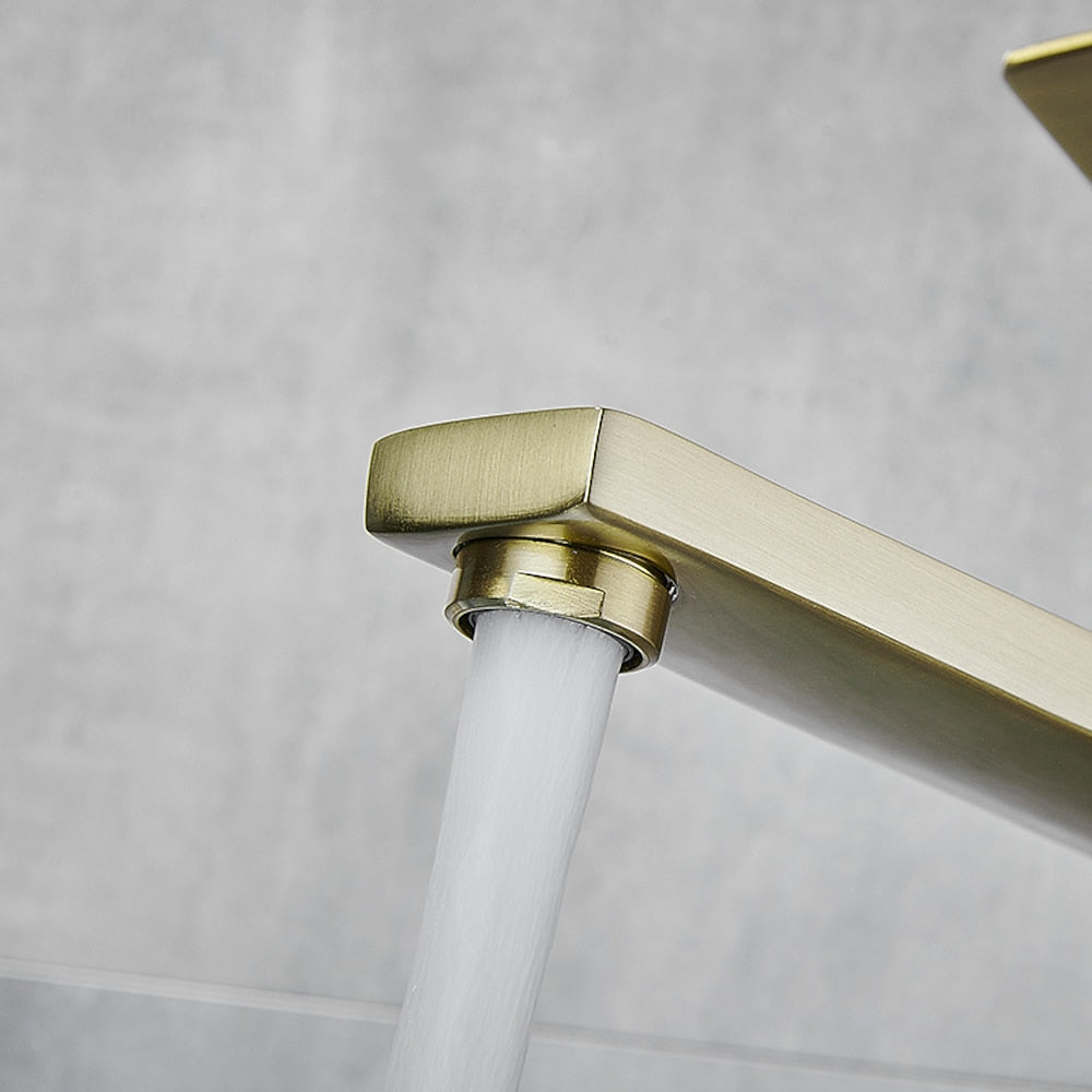 Modern Vessel Sink Faucet, Single-Handle Brass Bathroom Faucet