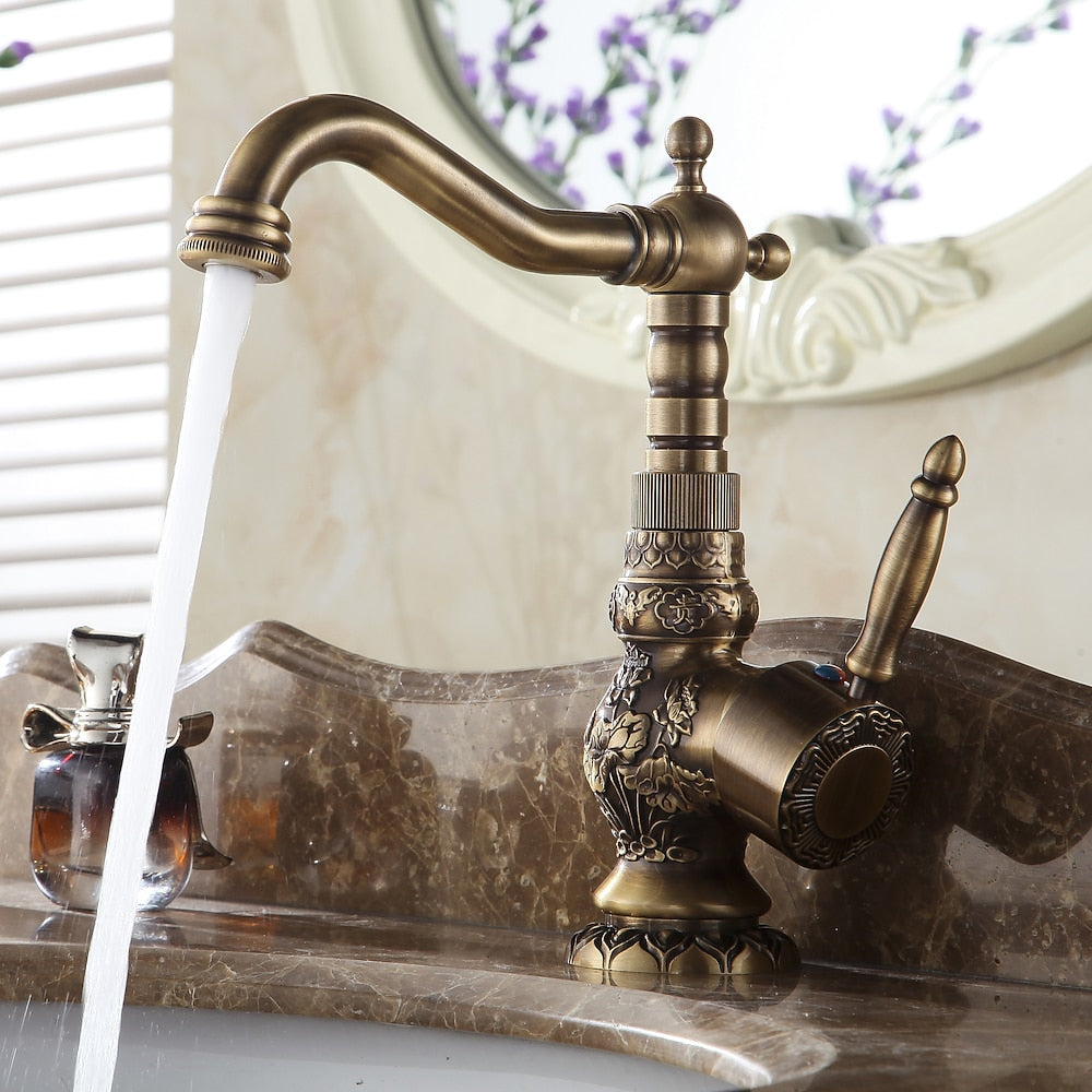 360-Degree Swivel Spout Bathroom Faucet, Single-Handle Vintage Brass Faucet, Antique Brass / Copper