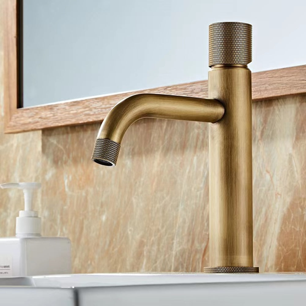 Antique Brass Single-Hole Bathroom Faucet, Knurled Single Knob Basin Faucet with Water Inlet Hoses