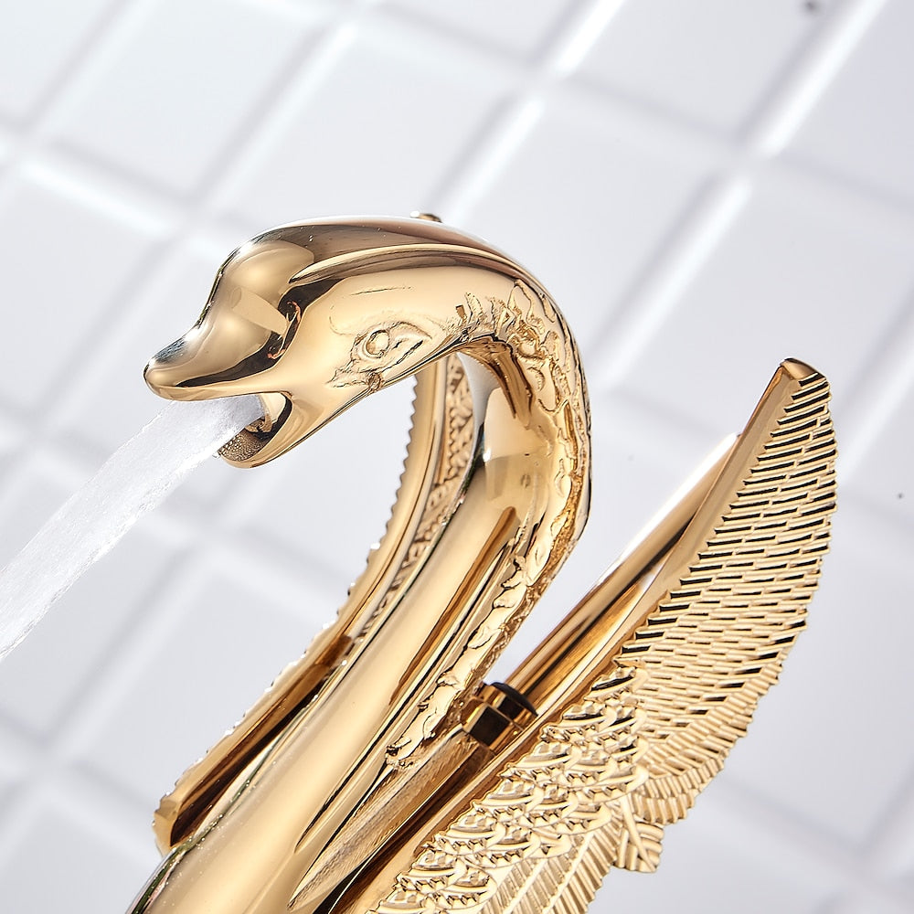 Swan Design Single-Hole Bathroom Faucet, Single-Handle Deck-Mount Brass Faucet