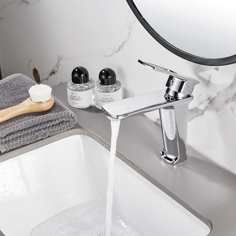 Modern Single-Hole Bathroom Sink Faucet, Single-Handle Brass Basin Faucet, Matte Black / Gunmetal / Chrome