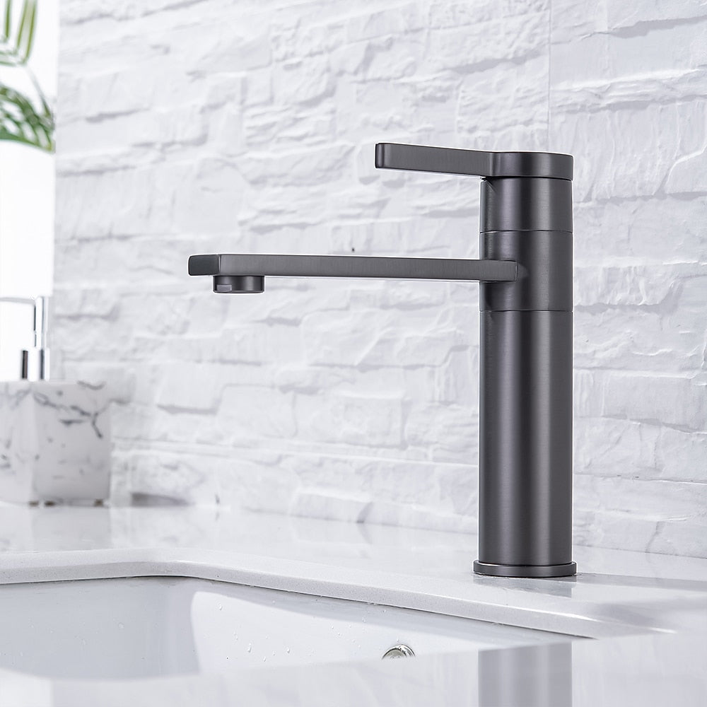 360-Degree Swivel Modern Bathroom Faucet, Single-Handle Vanity Faucet, Brushed Gold / Gunmetal / Matte Black / Chrome