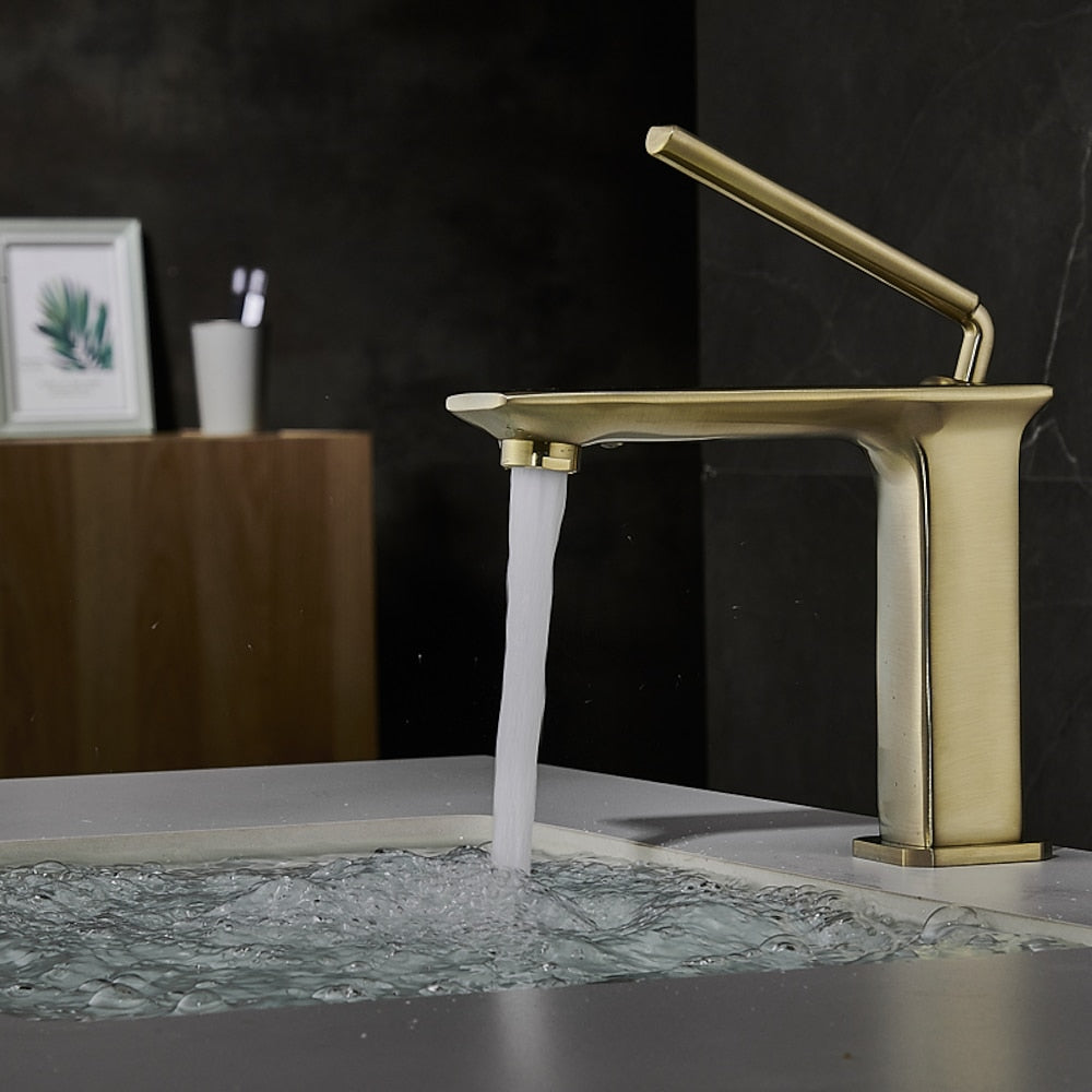 Modern Single-Hole Bathroom Faucet, Single-Handle Brass Vessel Sink Faucet