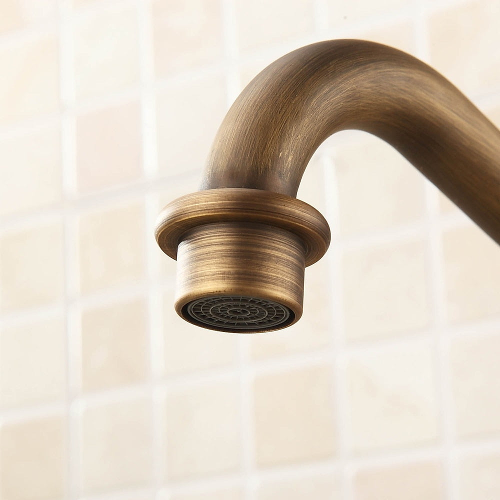 Traditional Antique Brass Kitchen Faucet, Single-Handle Swivel Spout Faucet