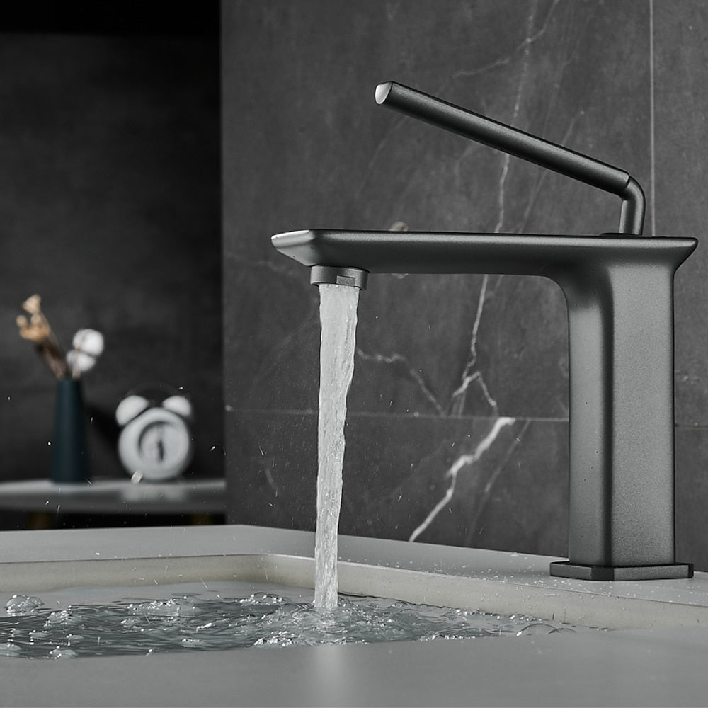 Modern Single-Hole Bathroom Faucet, Single-Handle Brass Vessel Sink Faucet