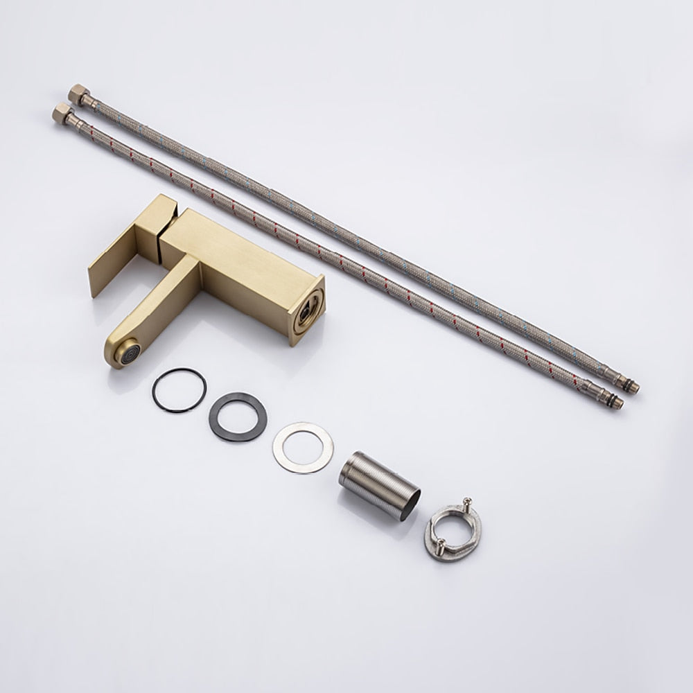 Lagomel single-hole bathroom faucet, set in a Traditional/Classic bathroom