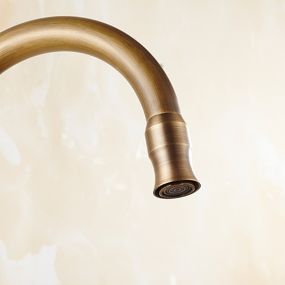 Antique Brass Traditional High Arc Kitchen Faucet, Single-Handle Single-Hole Brass Faucet with Swivel Spout