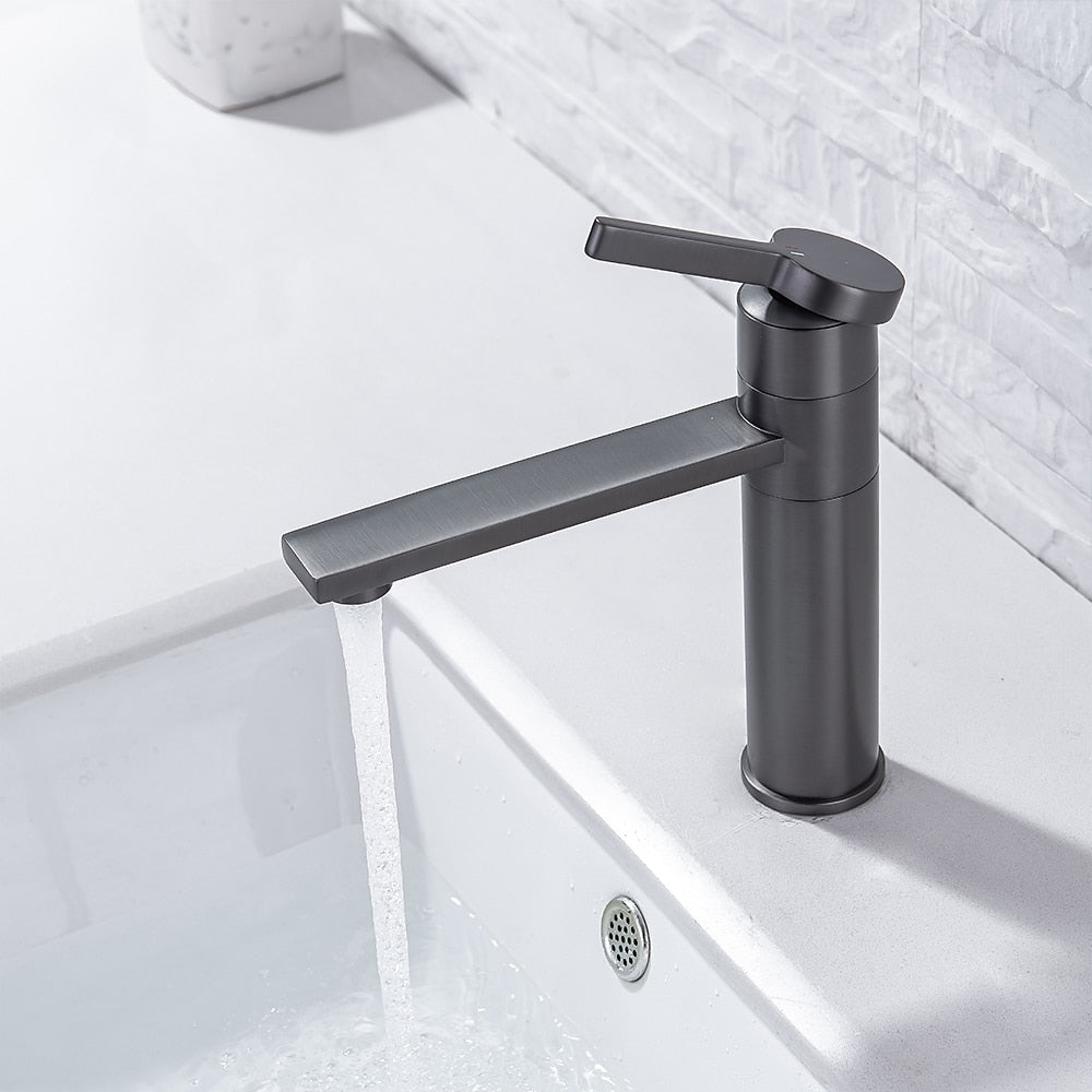 360-Degree Swivel Modern Bathroom Faucet, Single-Handle Vanity Faucet, Brushed Gold / Gunmetal / Matte Black / Chrome