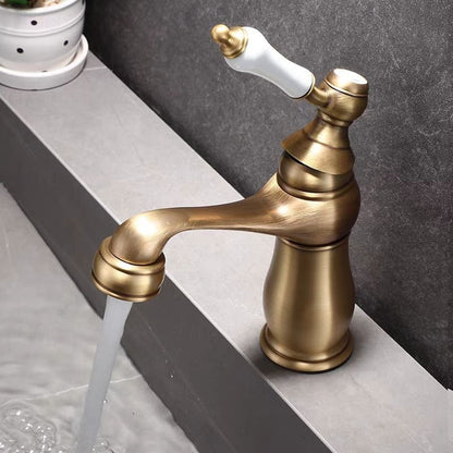 Traditional Single-Hole Bathroom Faucet, Single-Handle Brass Faucet