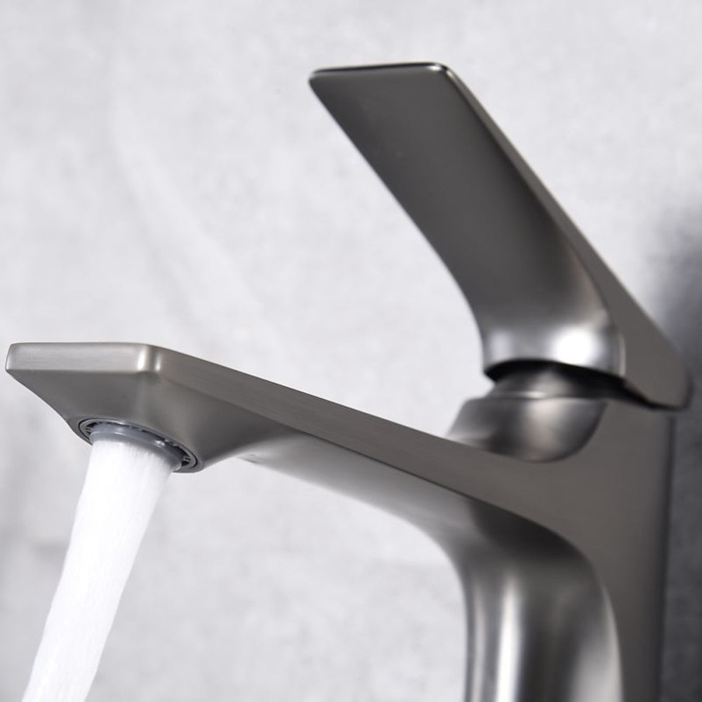 Modern Single-Hole Bathroom Faucet, Single-Handle Brass Sink Faucet, Matte Black / Brushed Gold / Gunmetal / Chrome / Matte White