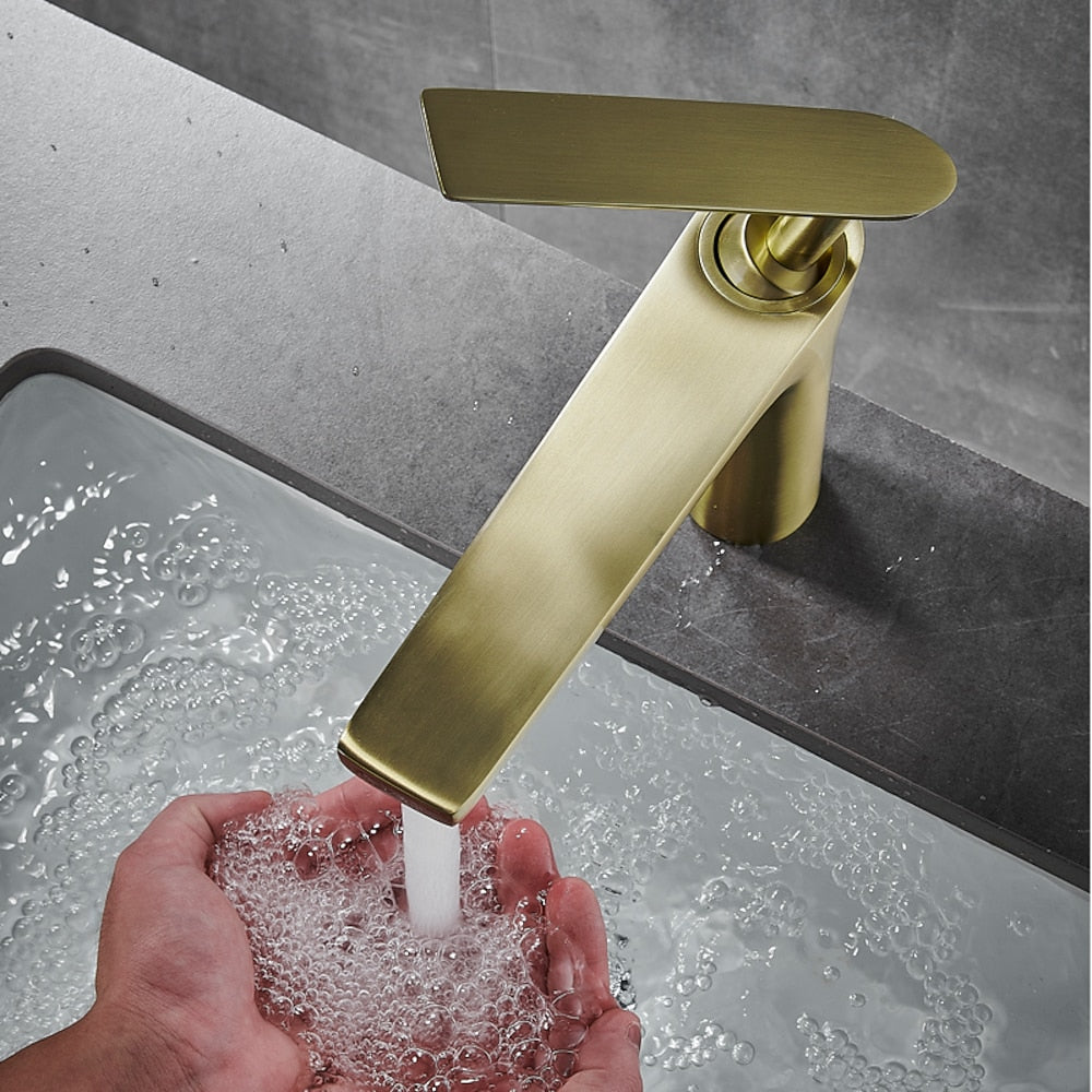 Modern Tall Vessel Sink Faucet, Single-Handle Single-Hole Brass Faucet