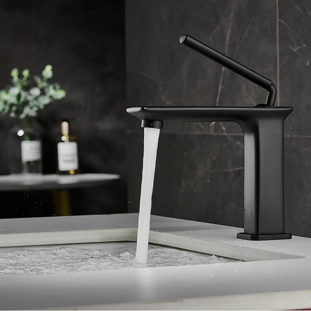 Modern Single-Hole Bathroom Faucet, Single-Handle Brass Vessel Sink Faucet