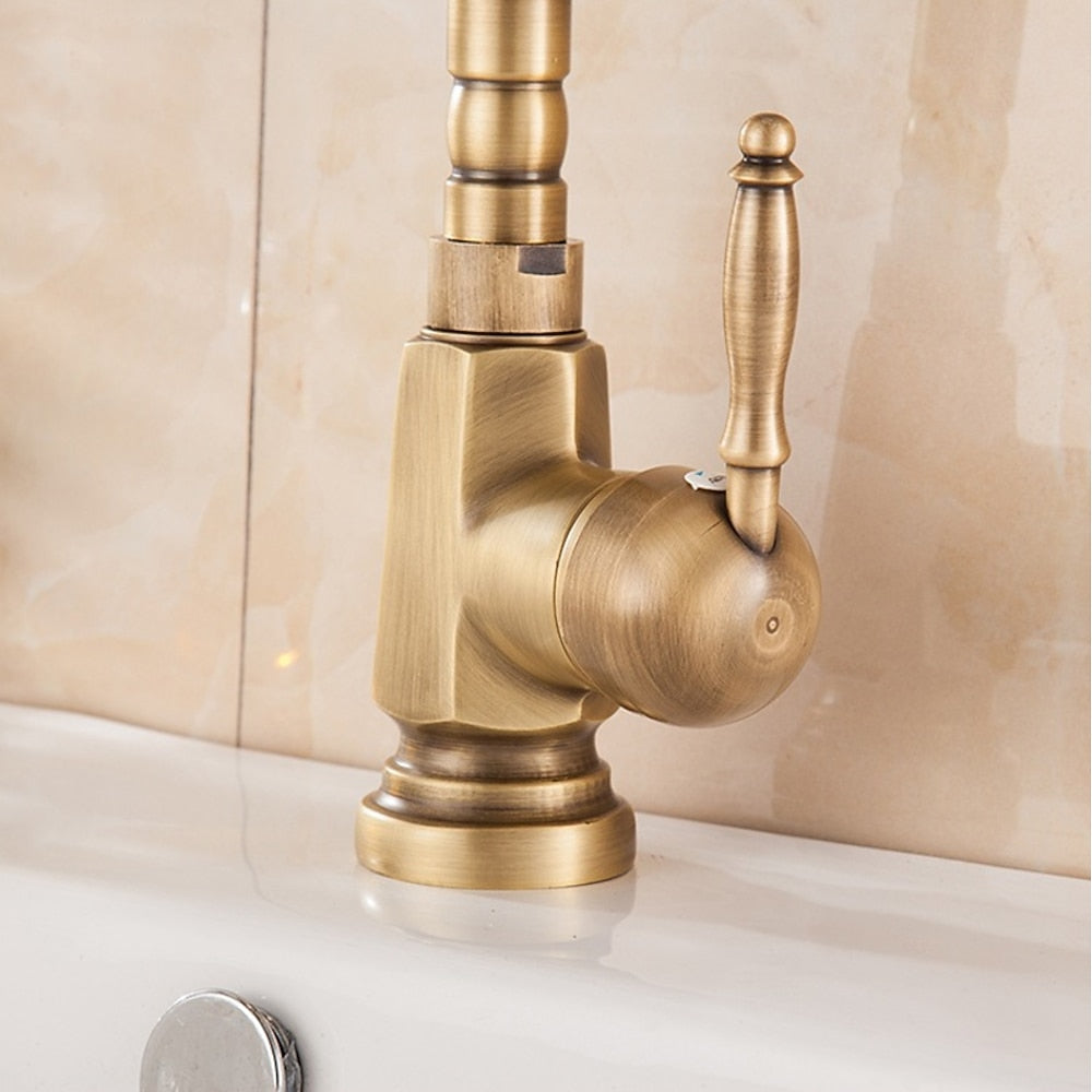 Antique Brass Retro Kitchen Faucet, Single-Handle Swivel Spout Faucet