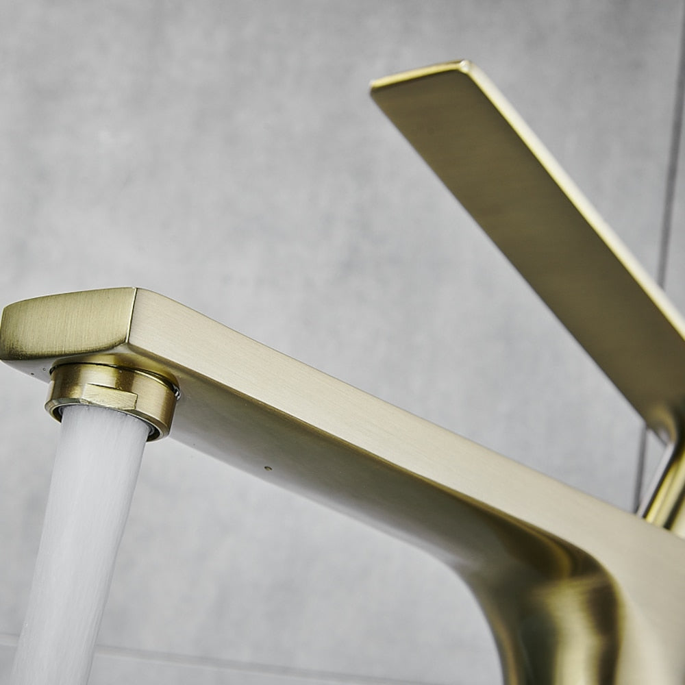 Modern Tall Vessel Sink Faucet, Single-Handle Single-Hole Brass Faucet