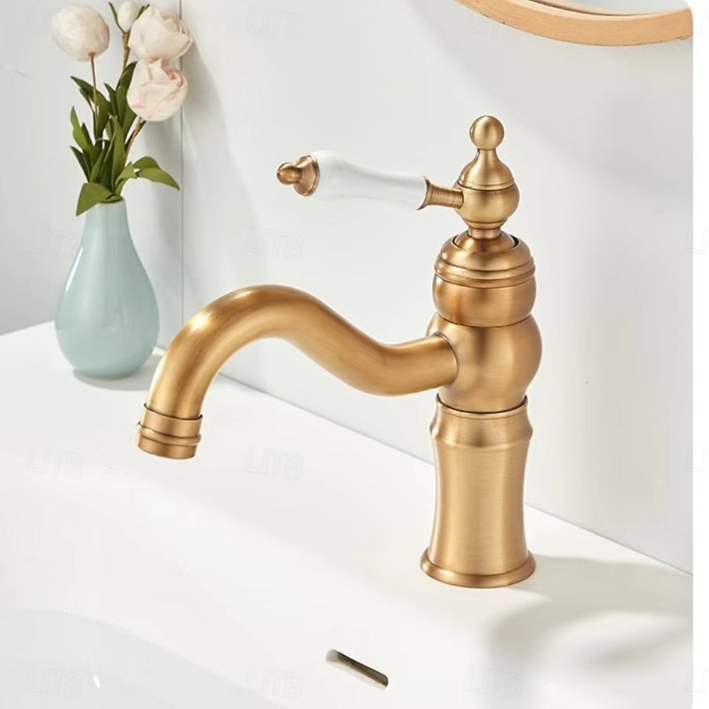 Traditional Single-Hole Bathroom Sink Faucet, Single-Handle Curved Spout Faucet with Brass Body