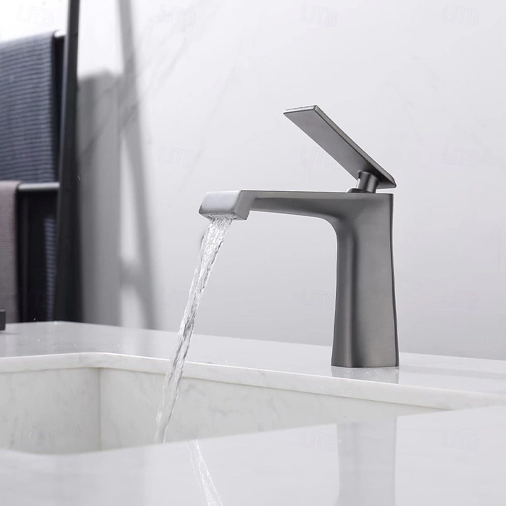 Modern Single-Hole Bathroom Faucet, Gunmetal Single-Handle Brass Faucet