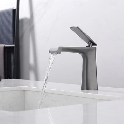 Modern Single-Hole Bathroom Faucet, Gunmetal Single-Handle Brass Faucet