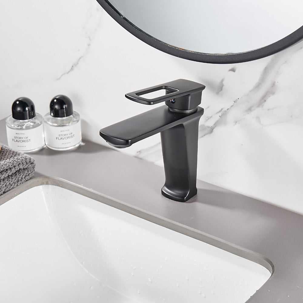 Modern Single-Hole Bathroom Sink Faucet, Single-Handle Brass Basin Faucet, Matte Black / Gunmetal / Chrome