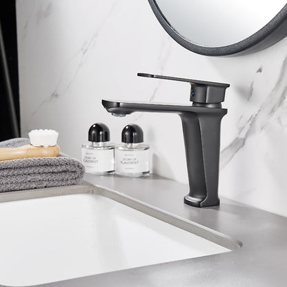 Modern Single-Hole Bathroom Sink Faucet, Single-Handle Brass Basin Faucet, Matte Black / Gunmetal / Chrome