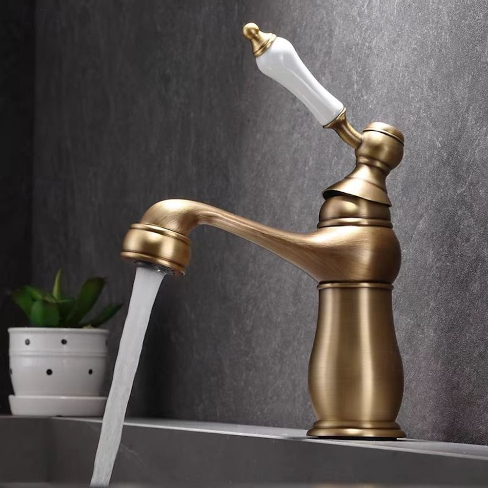 Traditional Single-Hole Bathroom Faucet, Single-Handle Brass Faucet