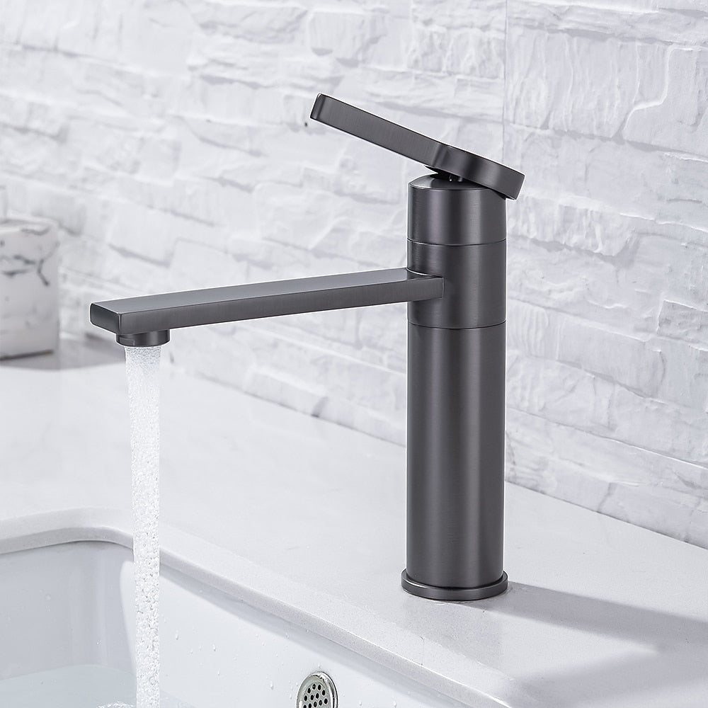 360-Degree Swivel Modern Bathroom Faucet, Single-Handle Vanity Faucet, Brushed Gold / Gunmetal / Matte Black / Chrome