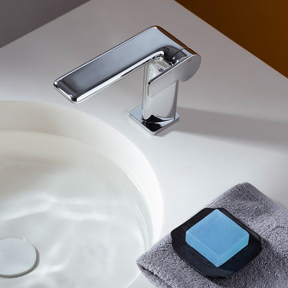 Chrome Modern Single-Hole Bathroom Faucet, Single-Handle Brass Sink Faucet