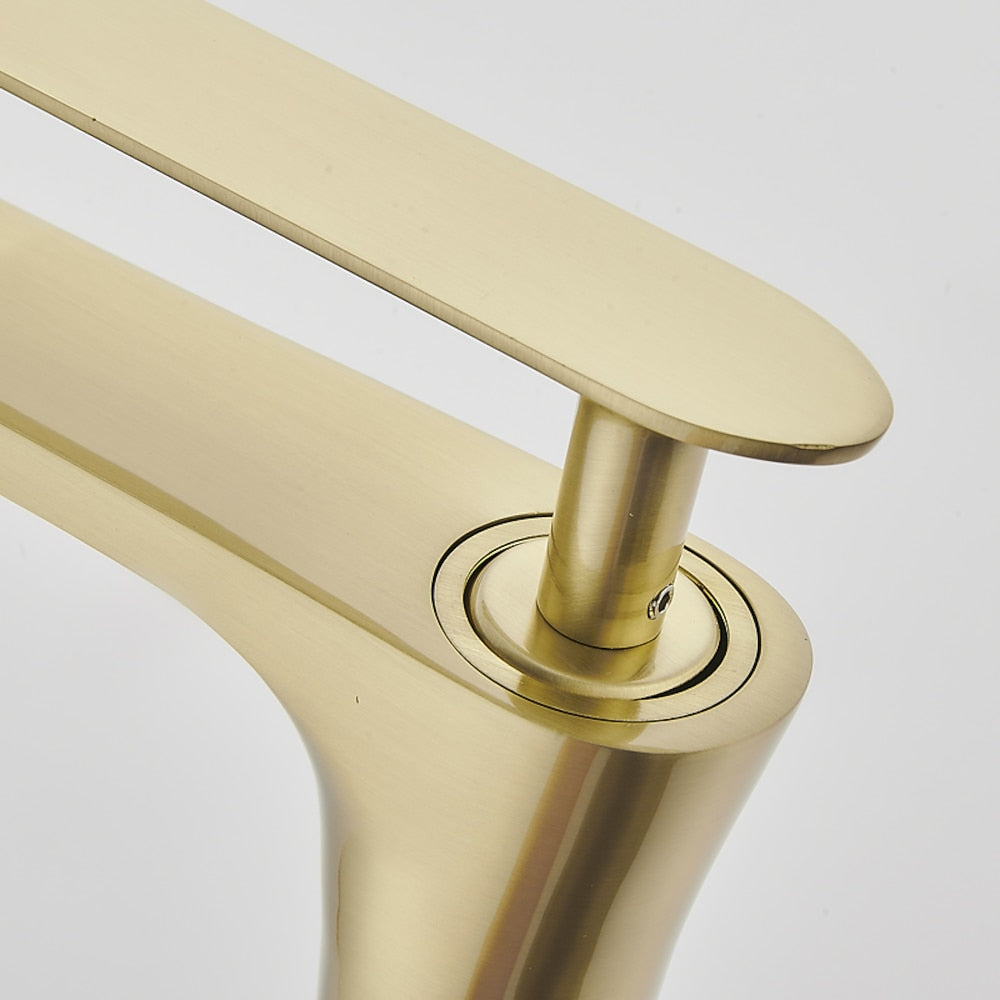 Modern Tall Vessel Sink Faucet, Single-Handle Single-Hole Brass Faucet