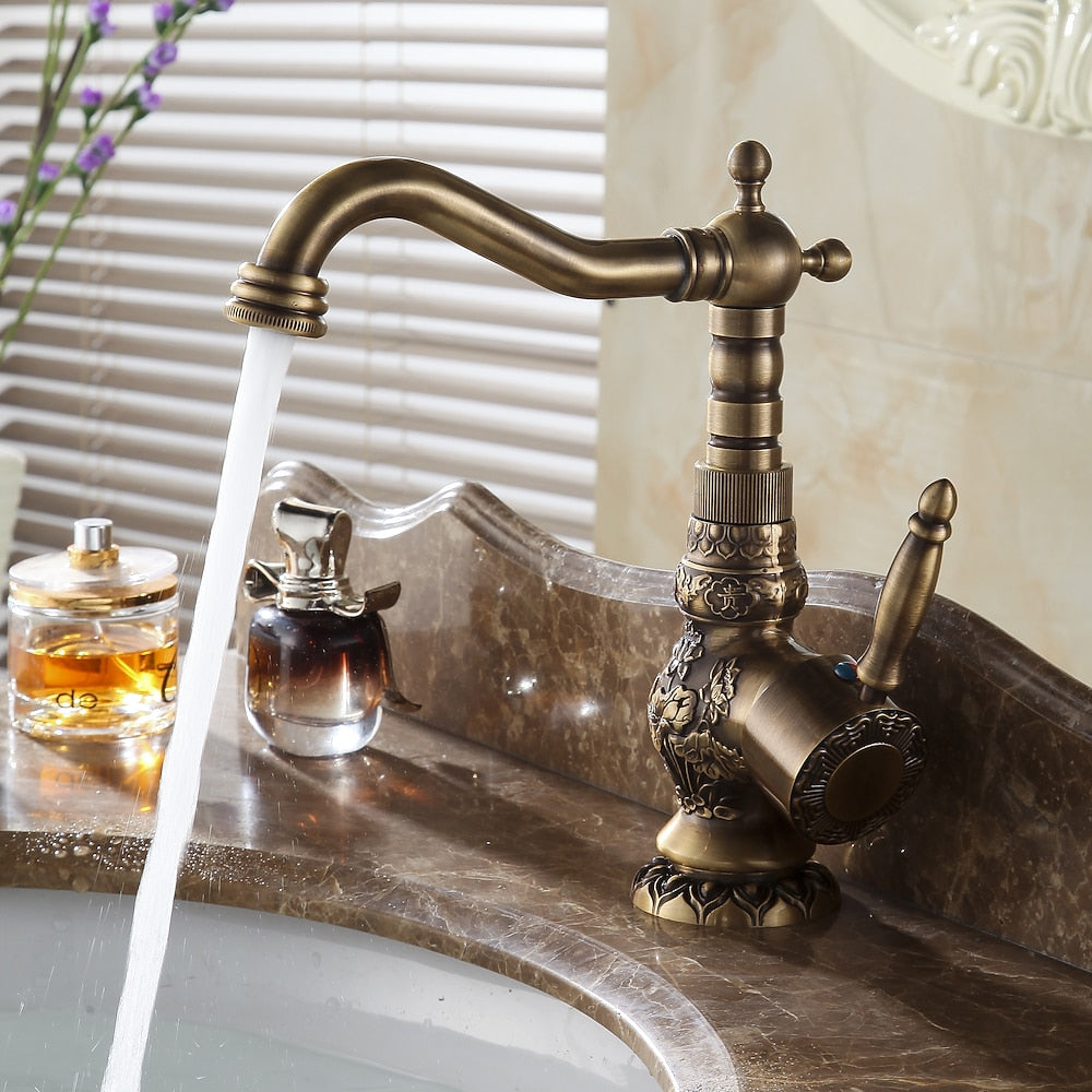 360-Degree Swivel Spout Bathroom Faucet, Single-Handle Vintage Brass Faucet, Antique Brass / Copper